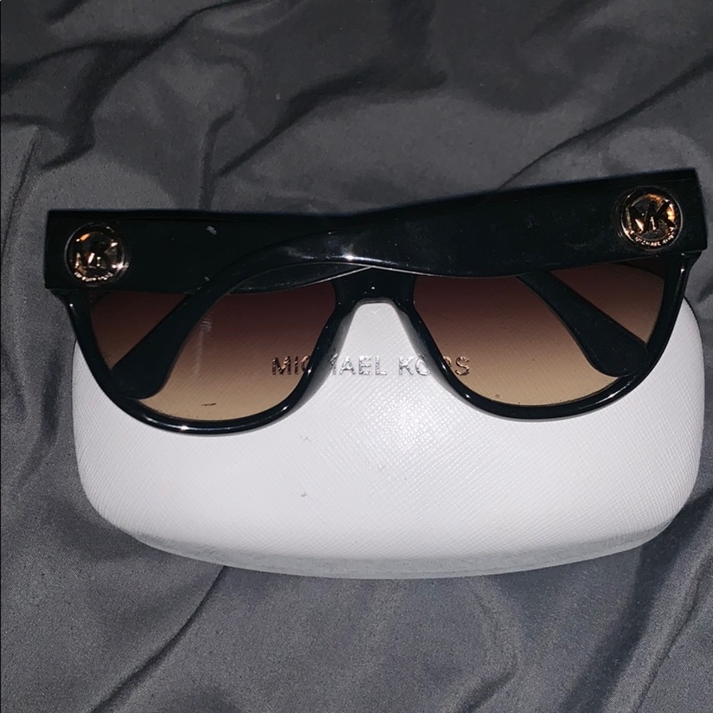 Black Micheal kore sunglasses - Picture 2 of 4